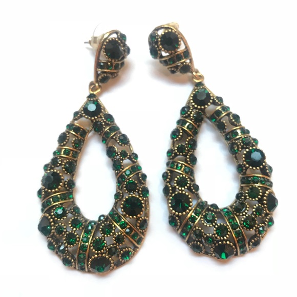 Golden Linings Jewelry - Pretty teardrop green & gold earrings